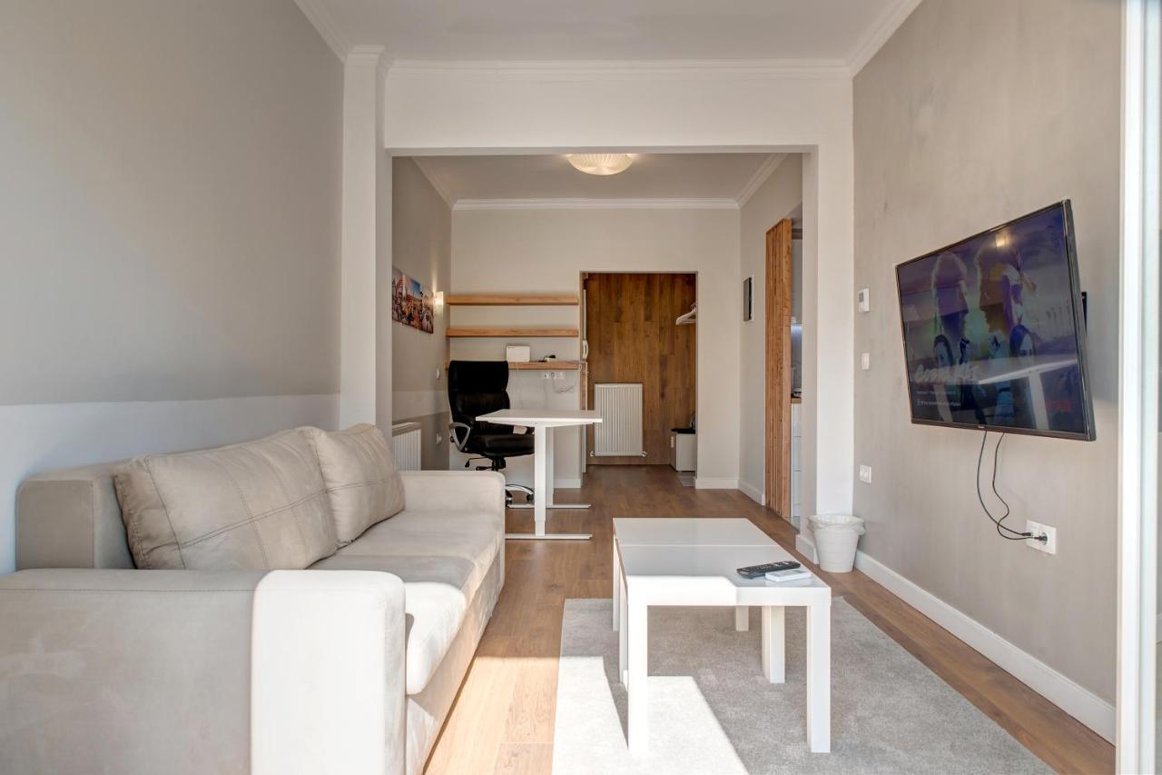 Modern Style Near The Train Station Apartment *